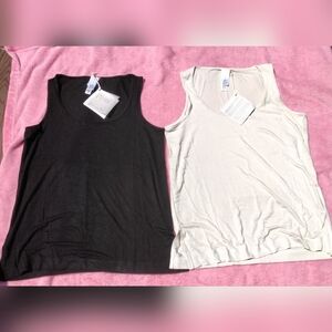 Wynne Layers XS tank tops NWT
